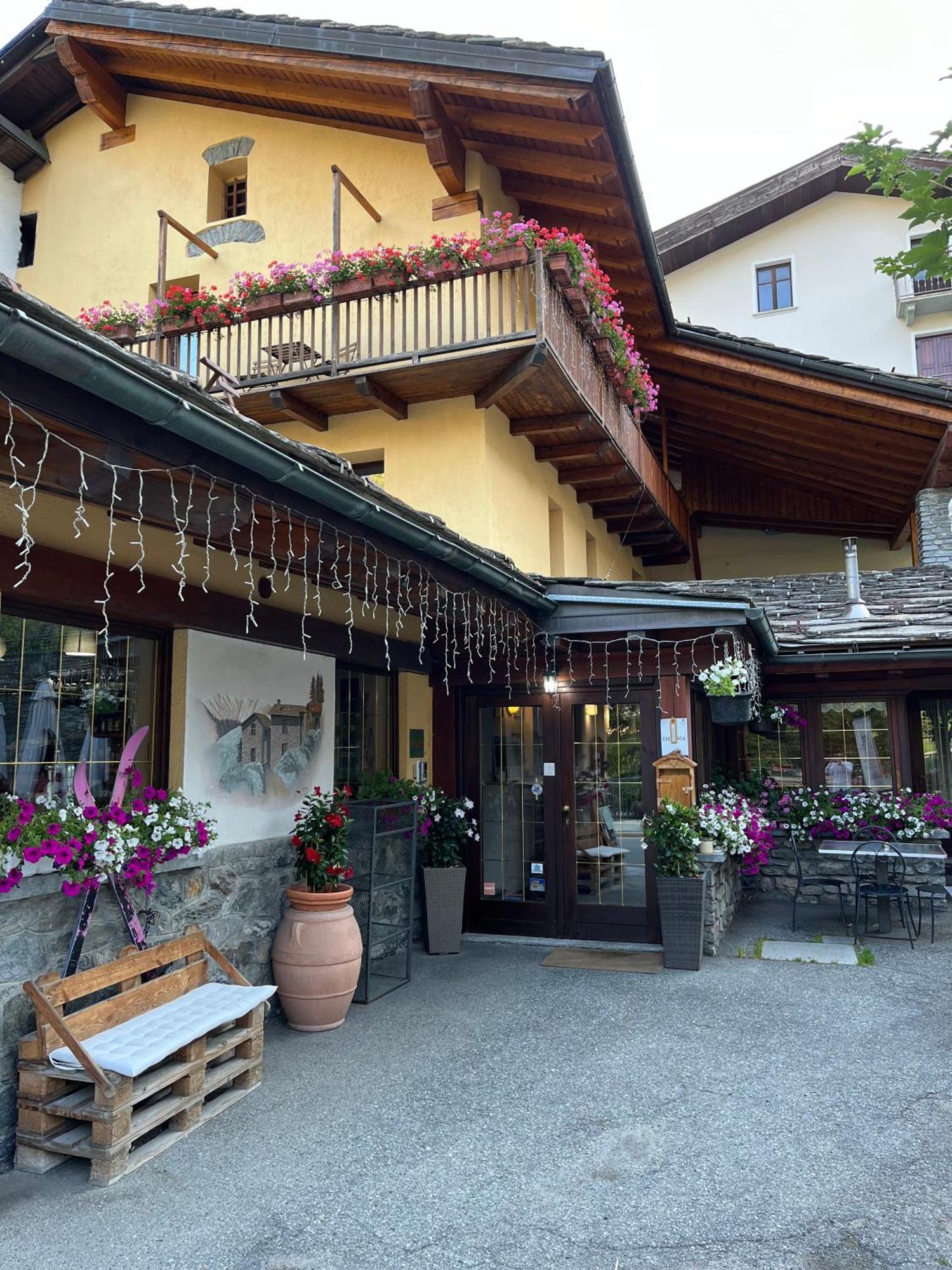 Hotel Coeur Du Village La Thuile Εξωτερικό φωτογραφία